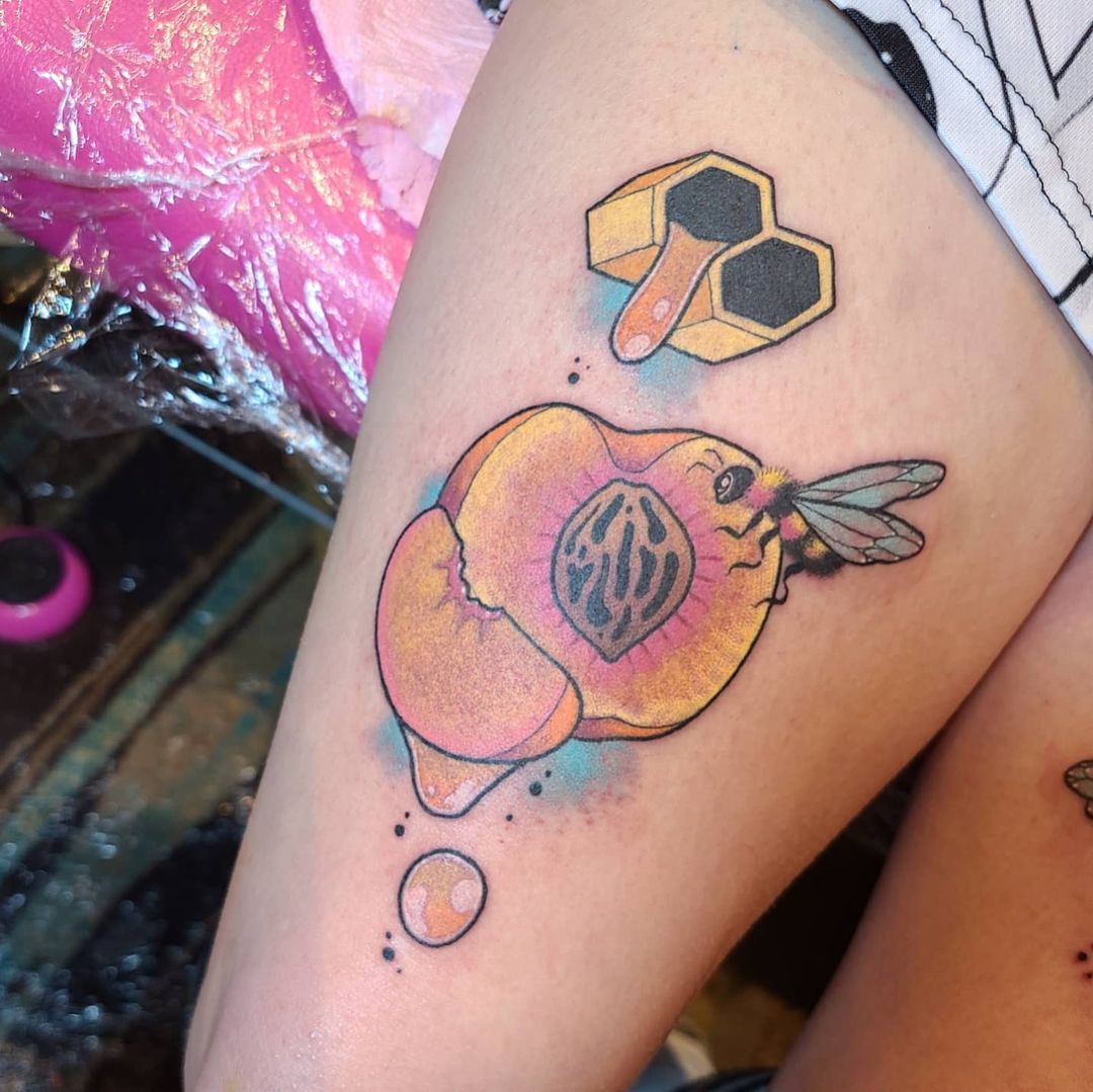 Bienen und Früchte Tattoo