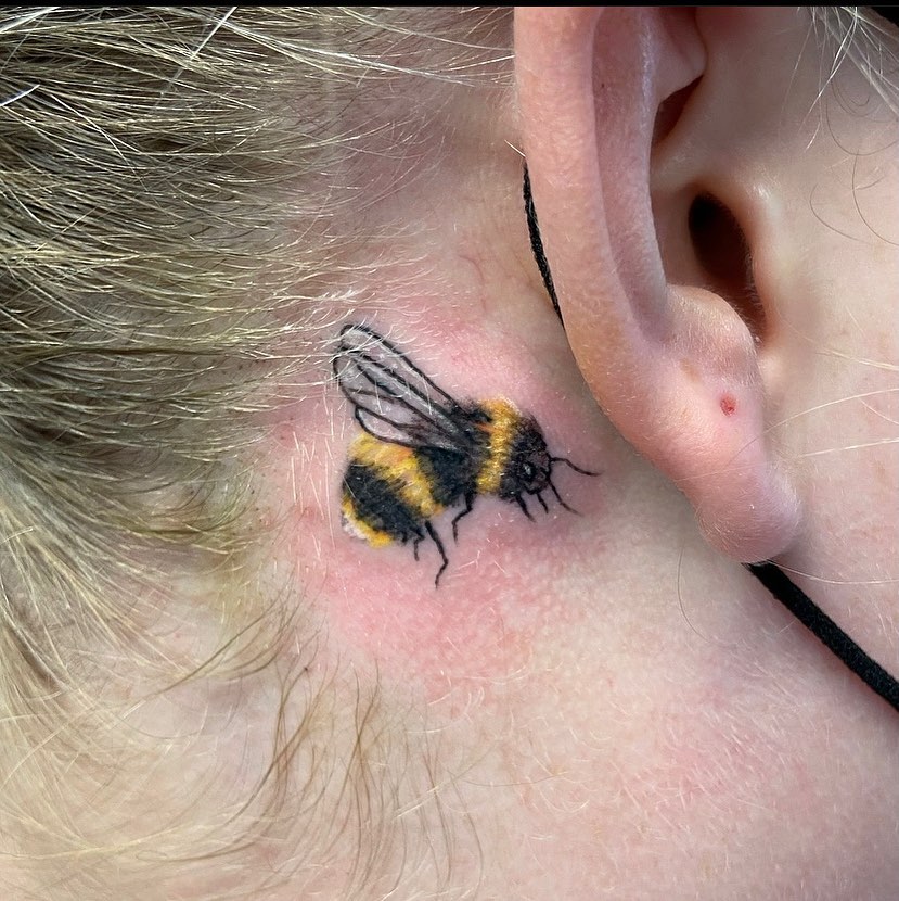 Tatuaje de un abejorro