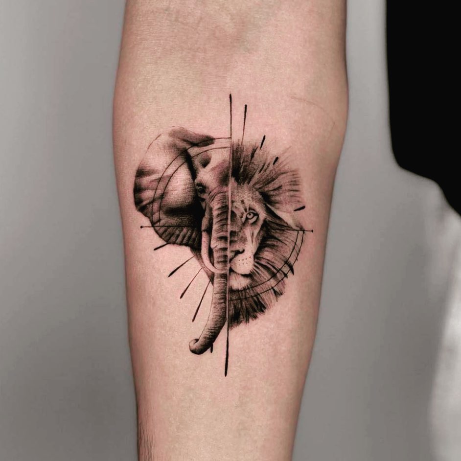 Tatuaje mitad elefante mitad león en el brazo