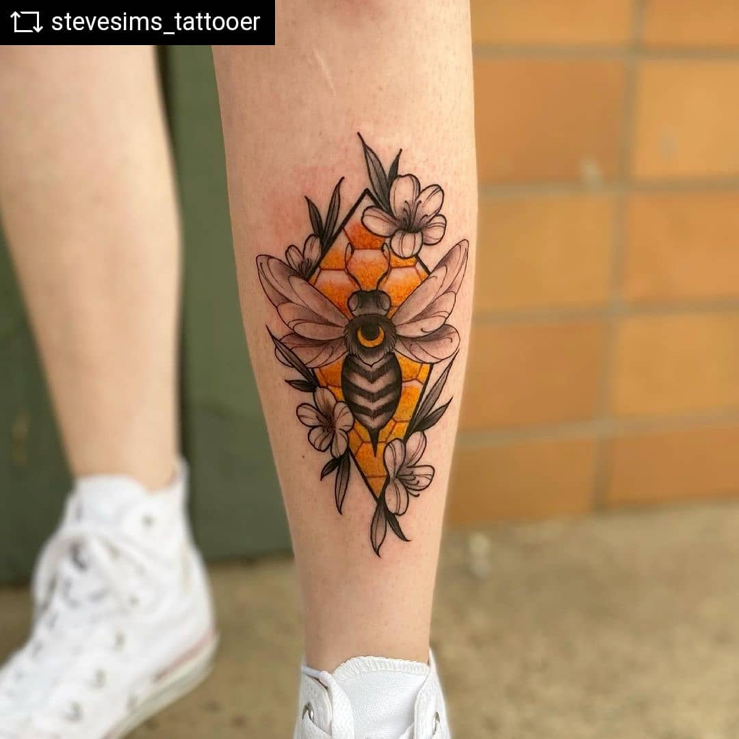 Tatuaje de nido de abeja