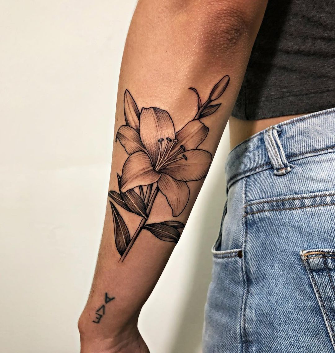 Idea de tatuaje de lirio