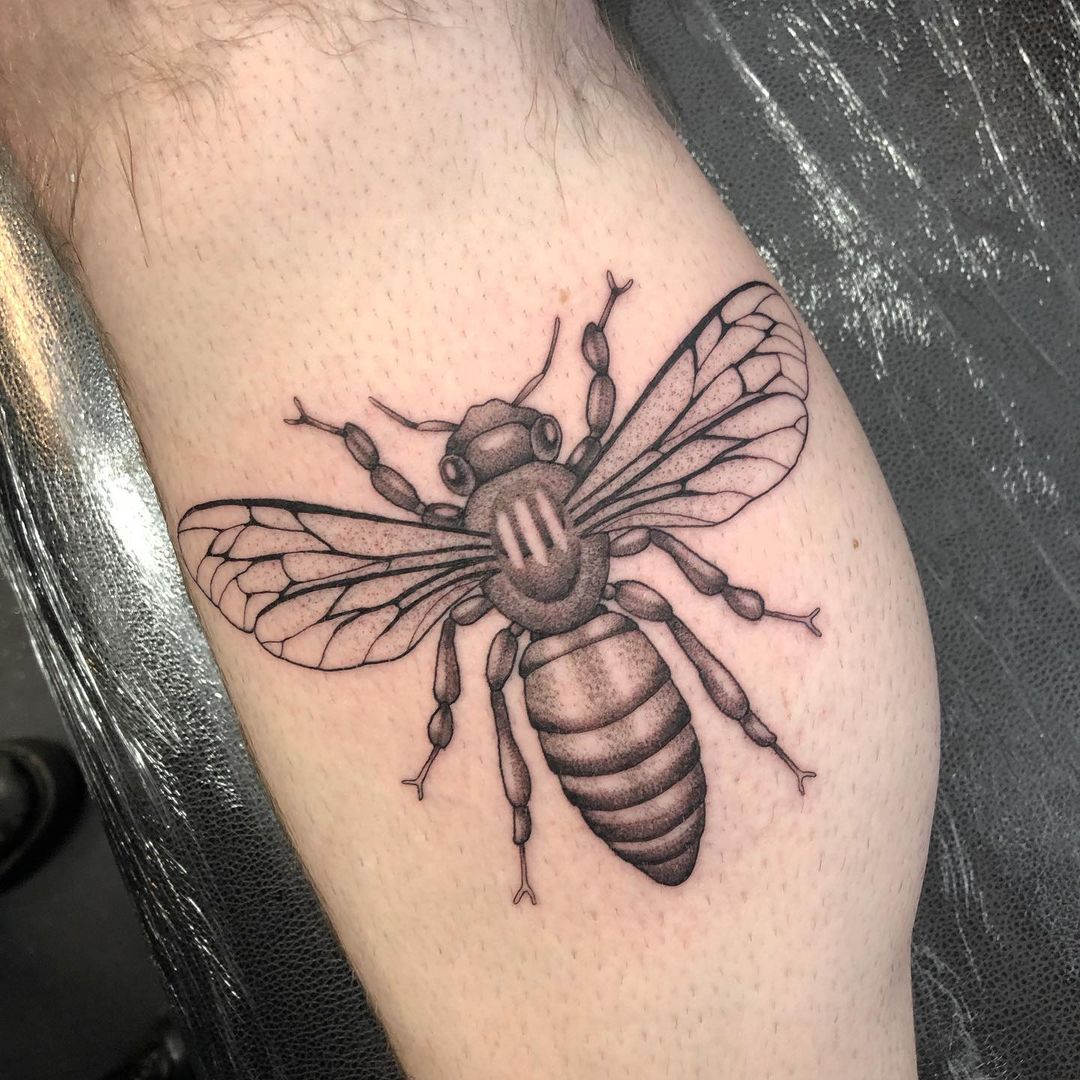 Tatuaje de abeja de Manchester