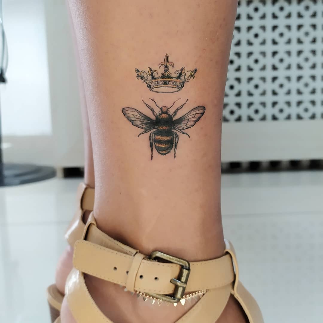 Tatuaje de la abeja reina