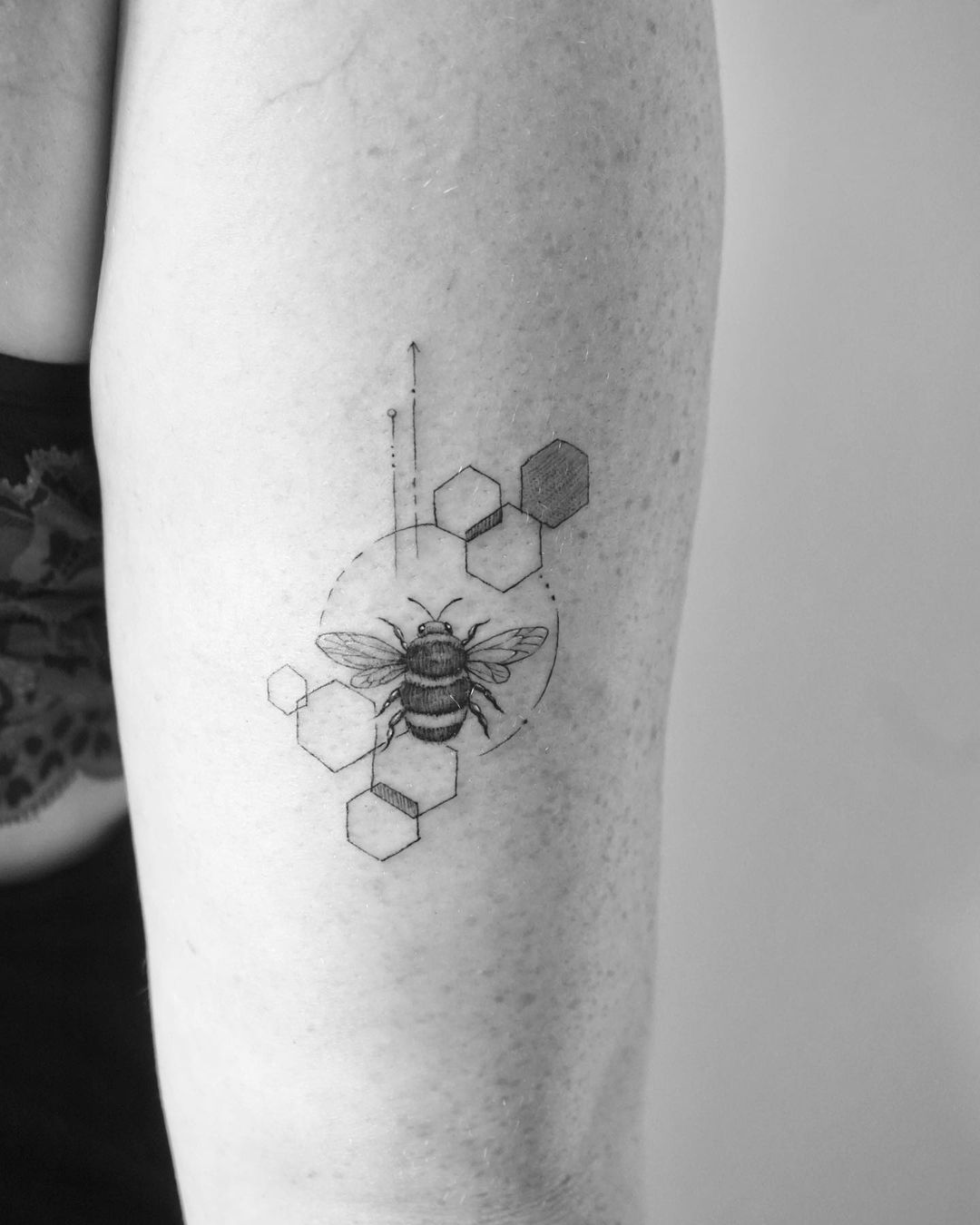 Einzigartige Bienen-Tattoos