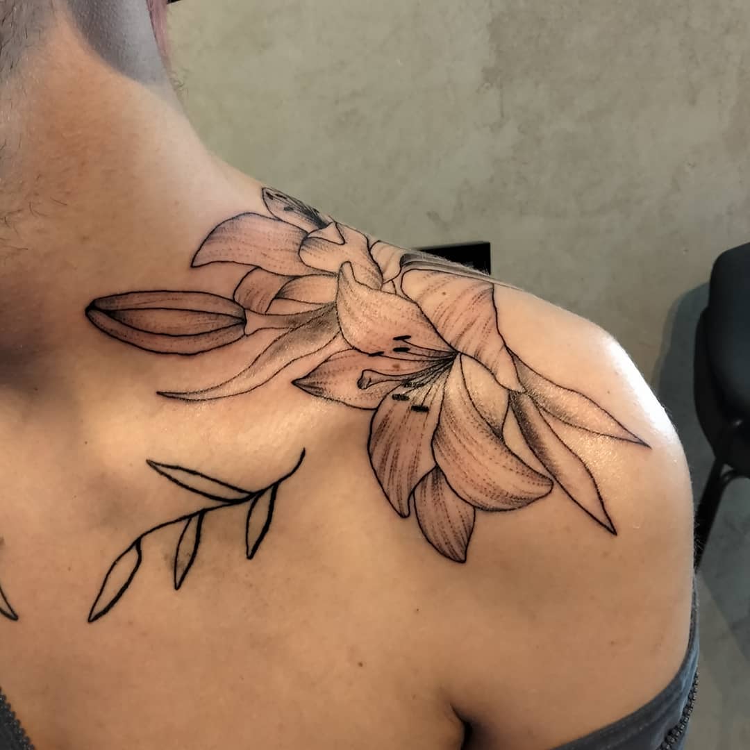 Giant Shoulder Lily Tattoo Ideas