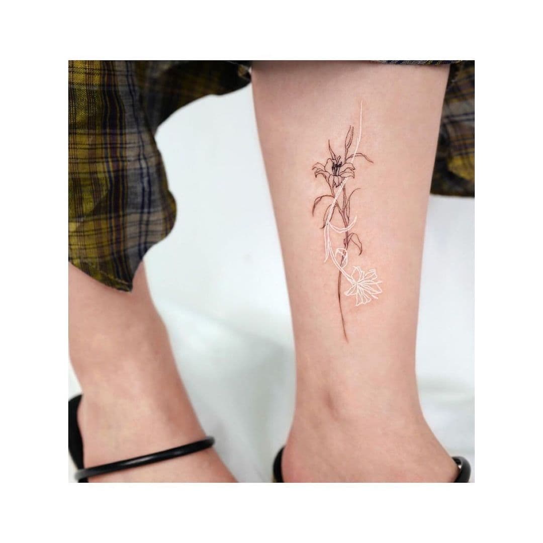 Weiße Tinte Tattoos auf dunkler Haut Held Tattoo Ankle 3