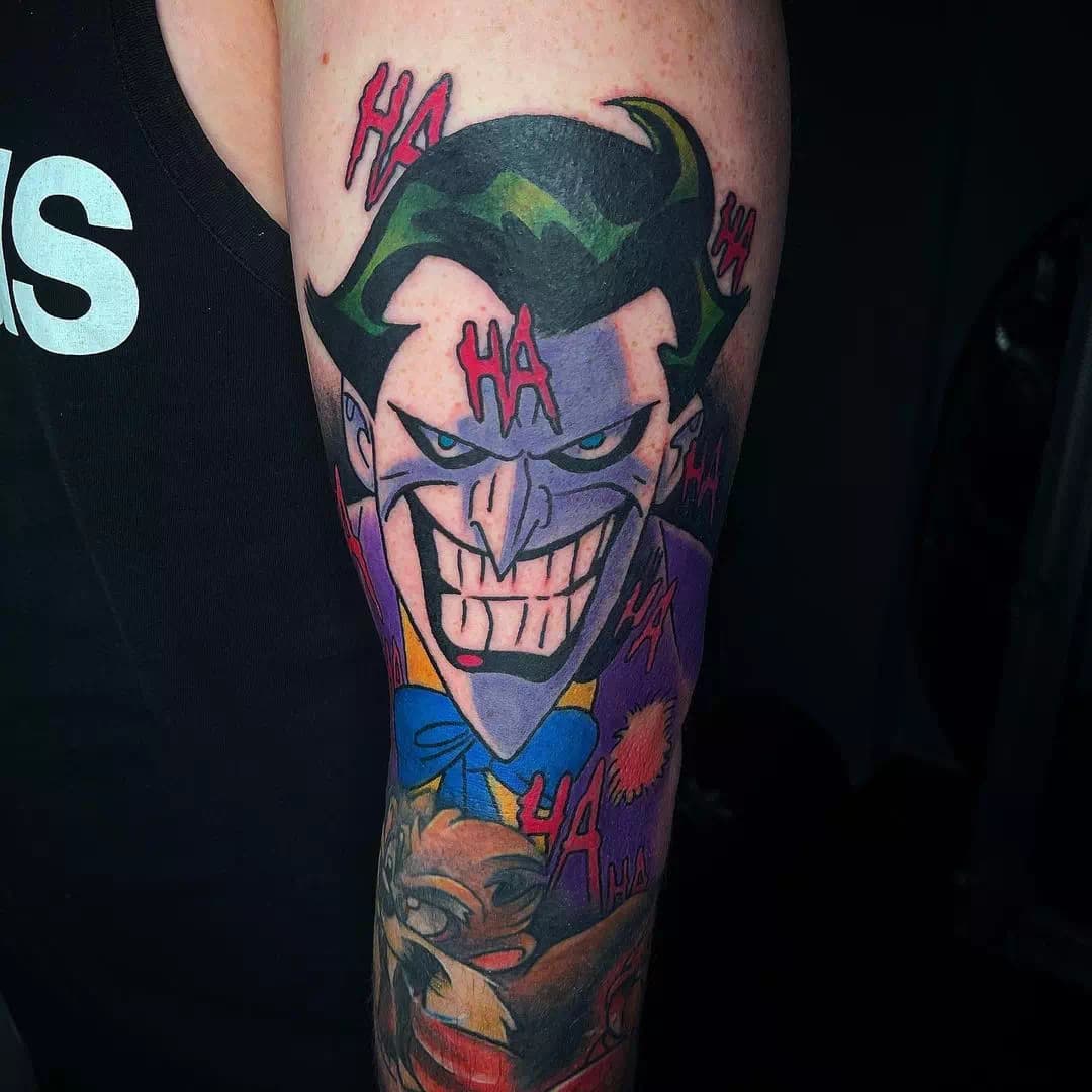 Tatuajes brillantes de Joker en la pantorrilla 1