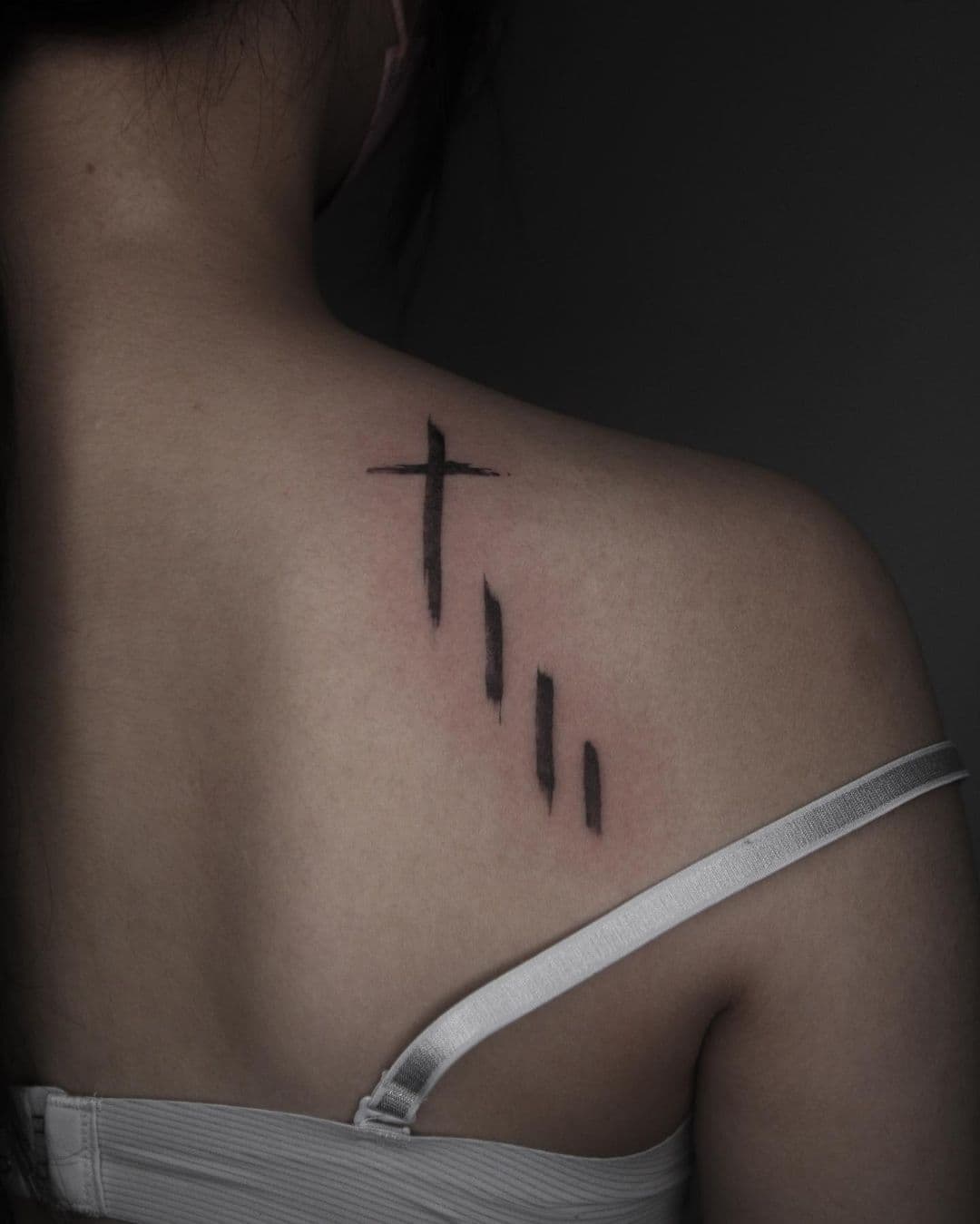 Tatuajes de cruces tatuaje de héroe Simple 20