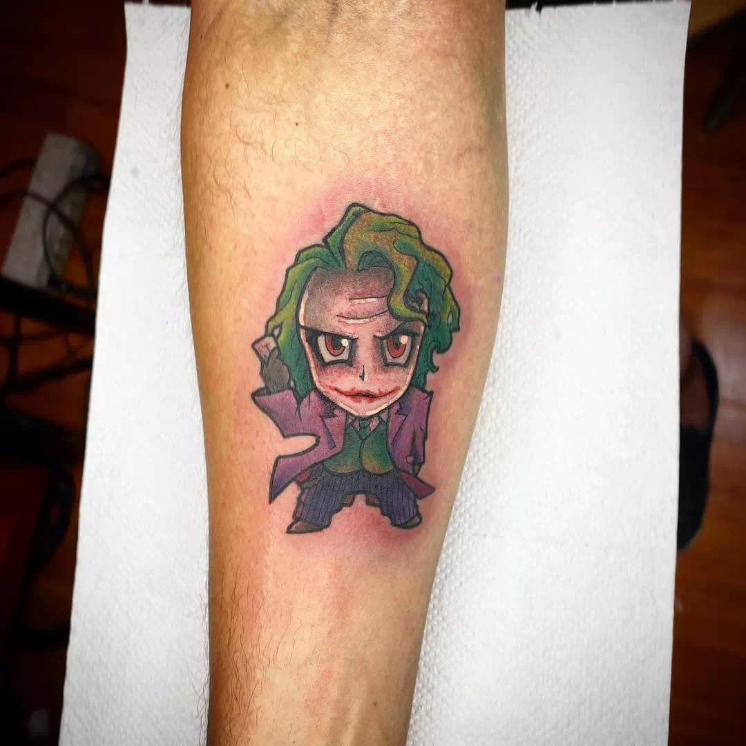 Tatuaje divertido de Joker Diseño pequeño