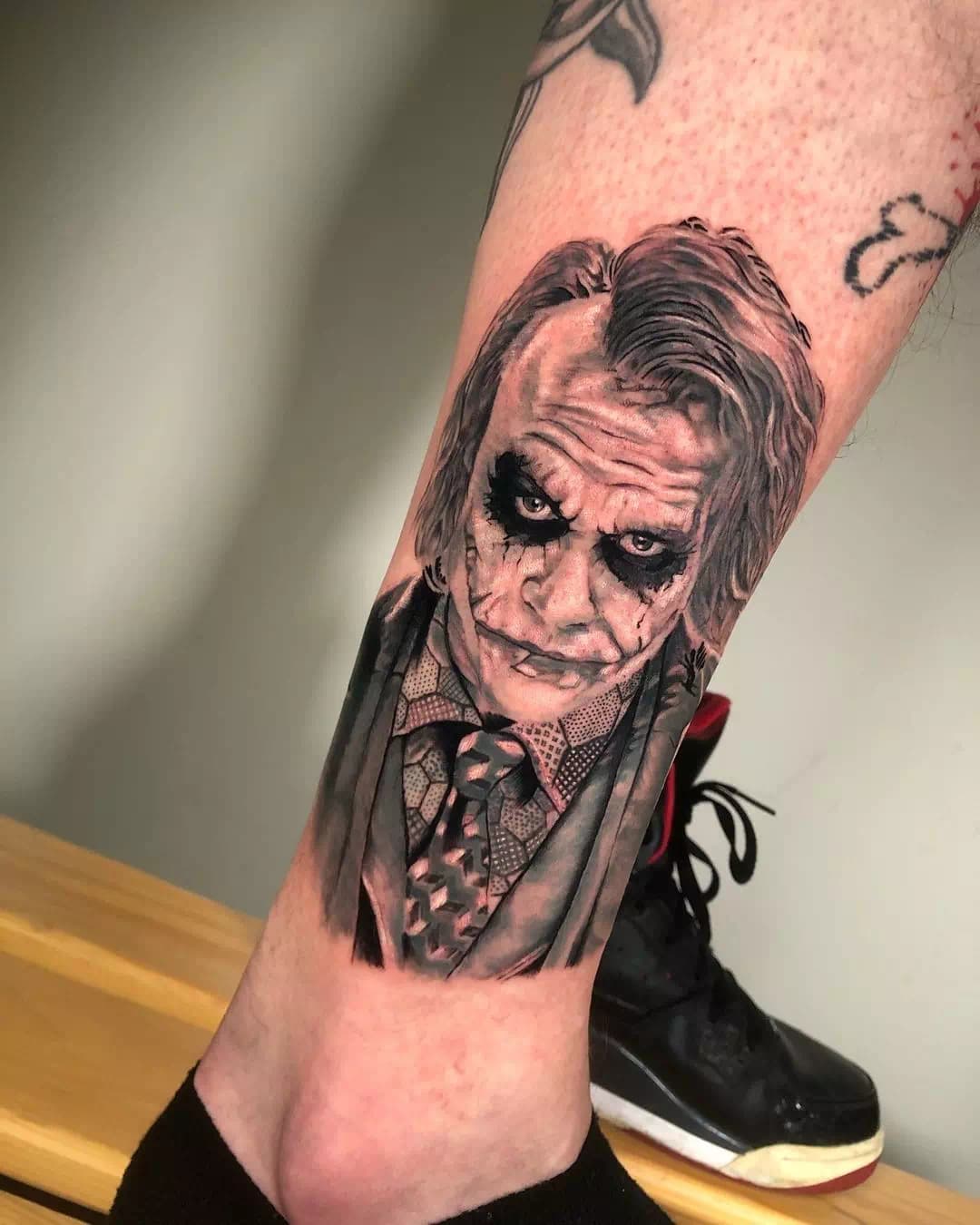 Tatuaje del Joker de Heath Ledger 2
