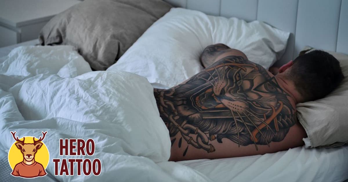 Wie man mit einem neuen Tattoo schläft