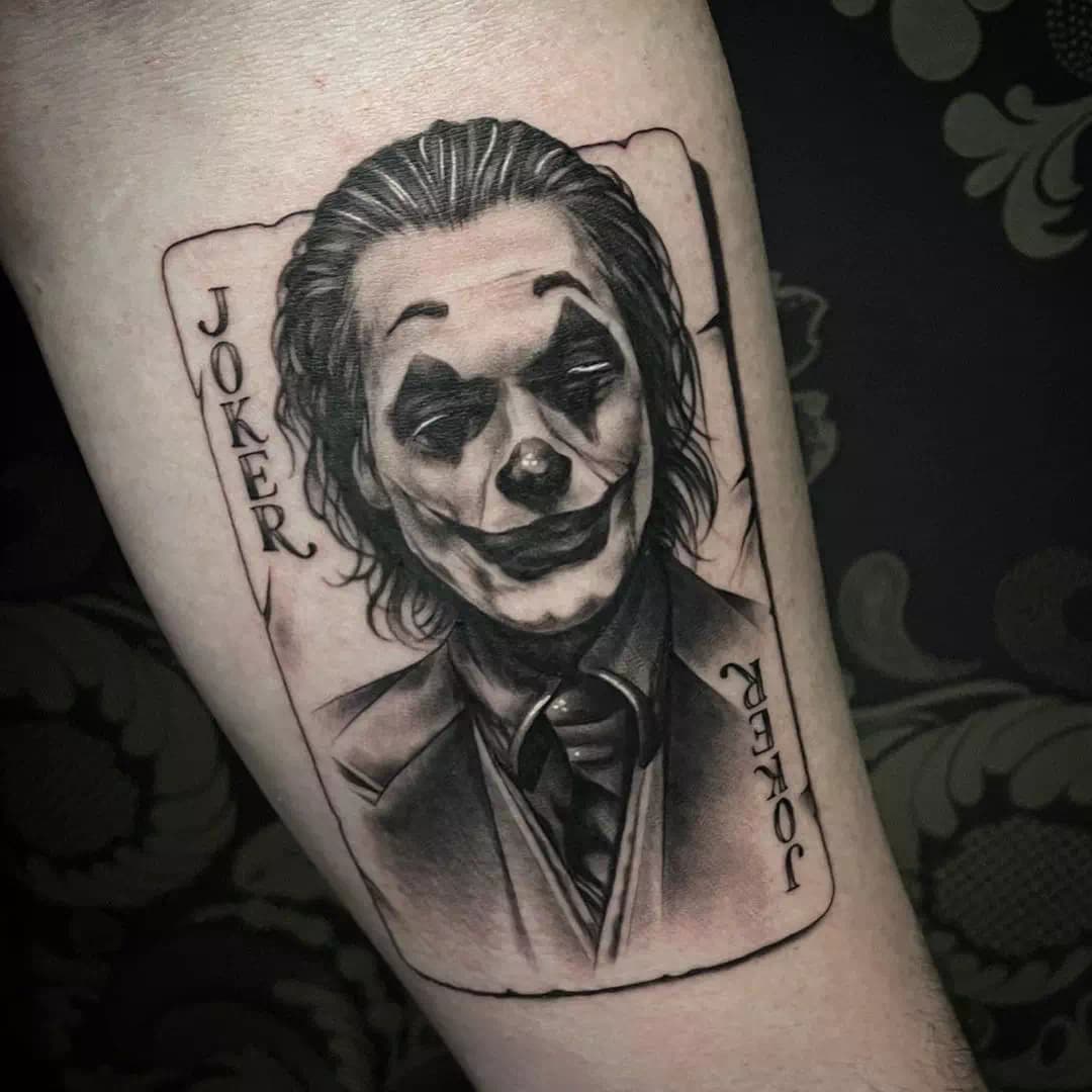 Joker Tattoo Schwarz und Weiß Rücken Design