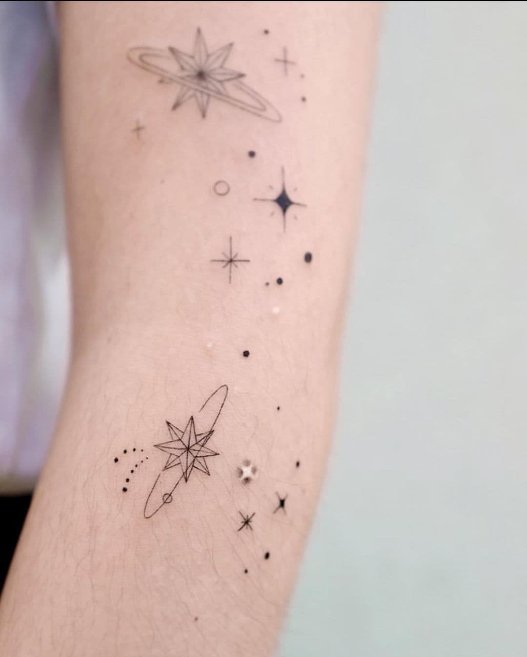 Star Tattoos Held Tattoo 40
