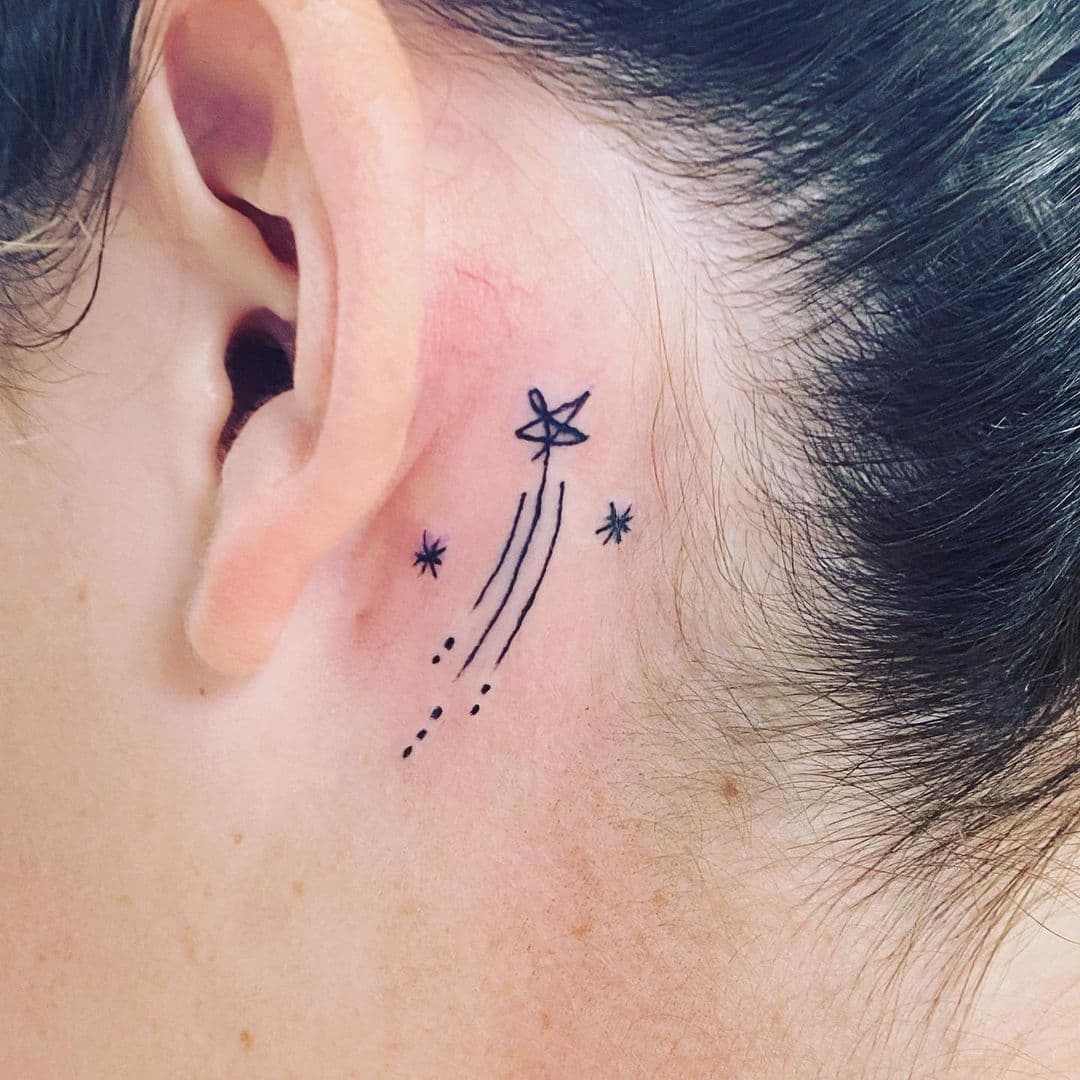 tatuajes de estrellas detras de la oreja