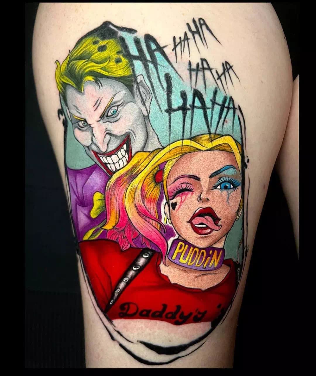 Oberschenkel Joker Tattoo Zeichnung Bunt