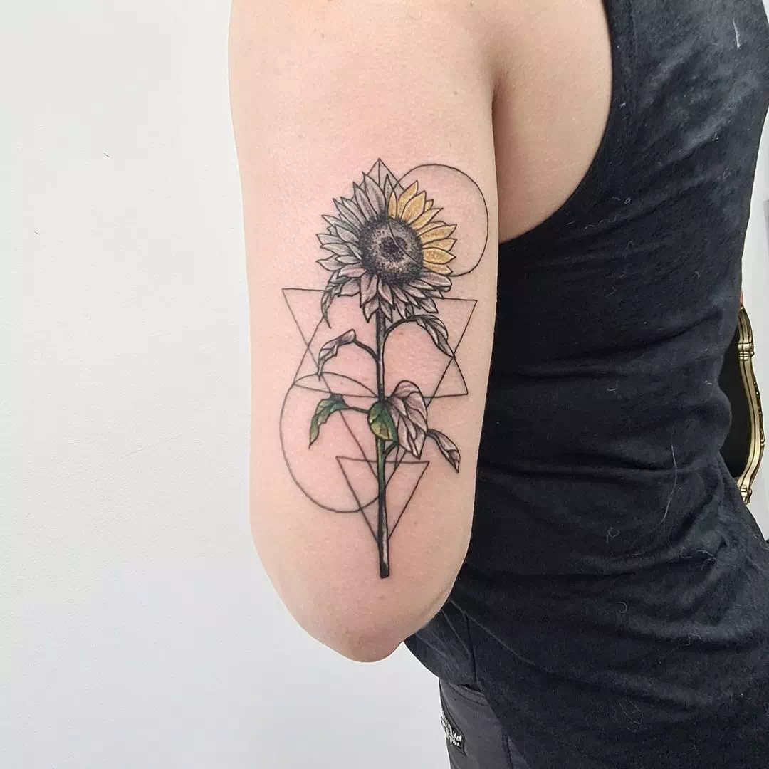 Einzigartige Sonnenblume Tattoo