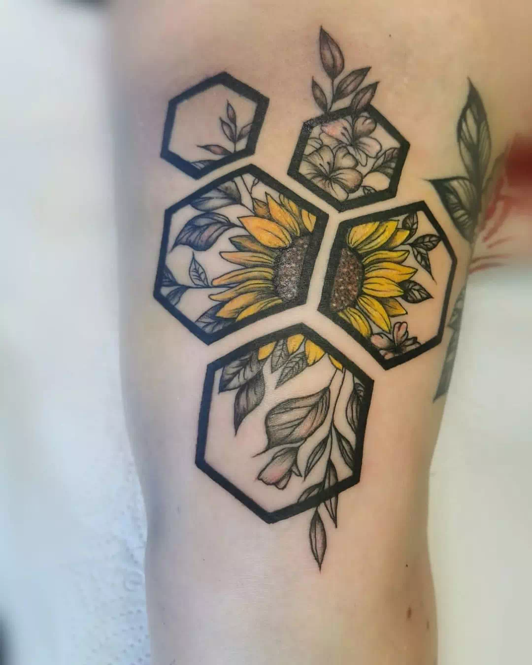 Tatuaje único de un girasol