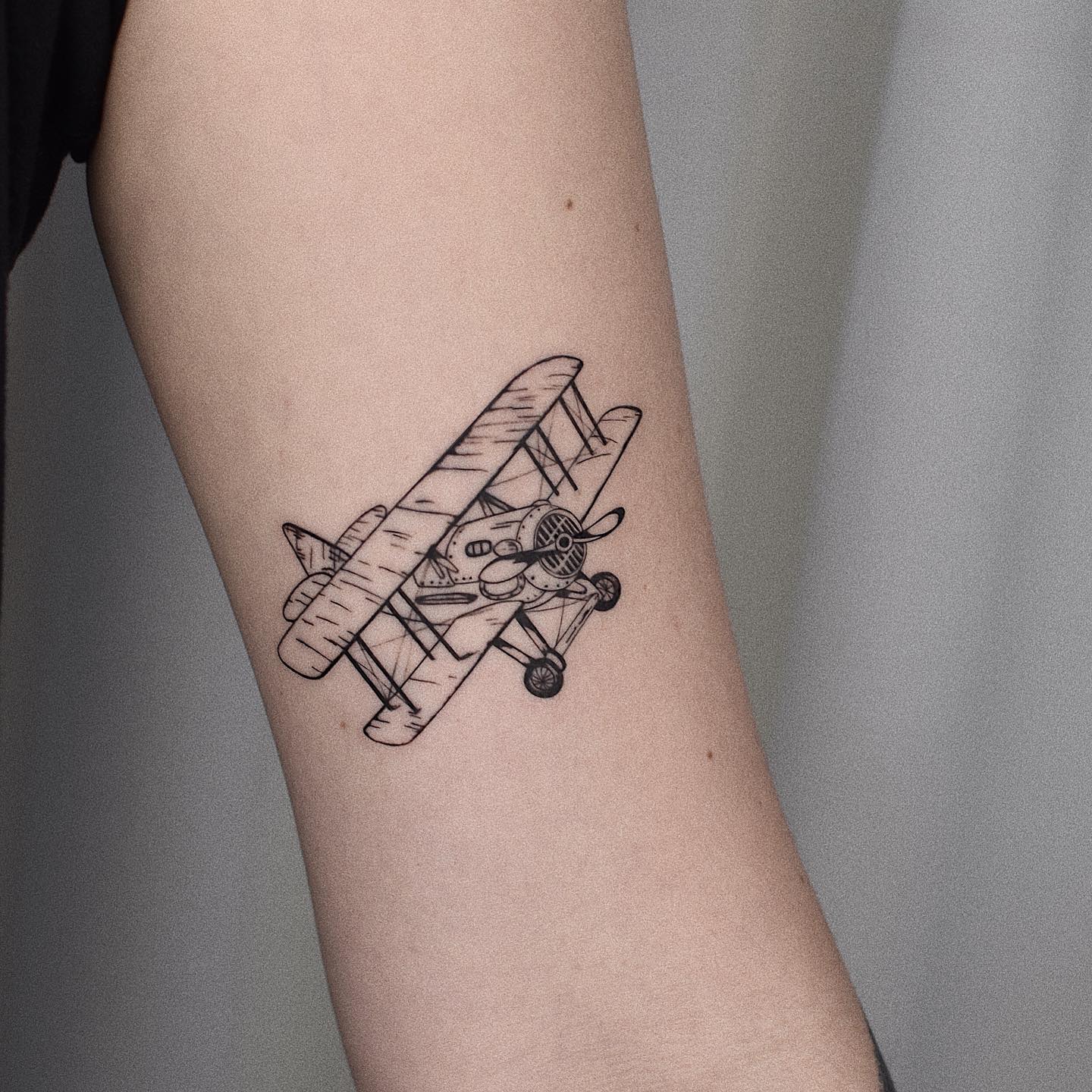 Tatuaje de un avión 22