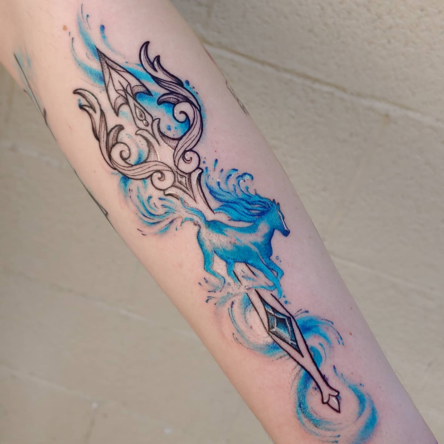 Blau Weißes Pferd Tattoo 2