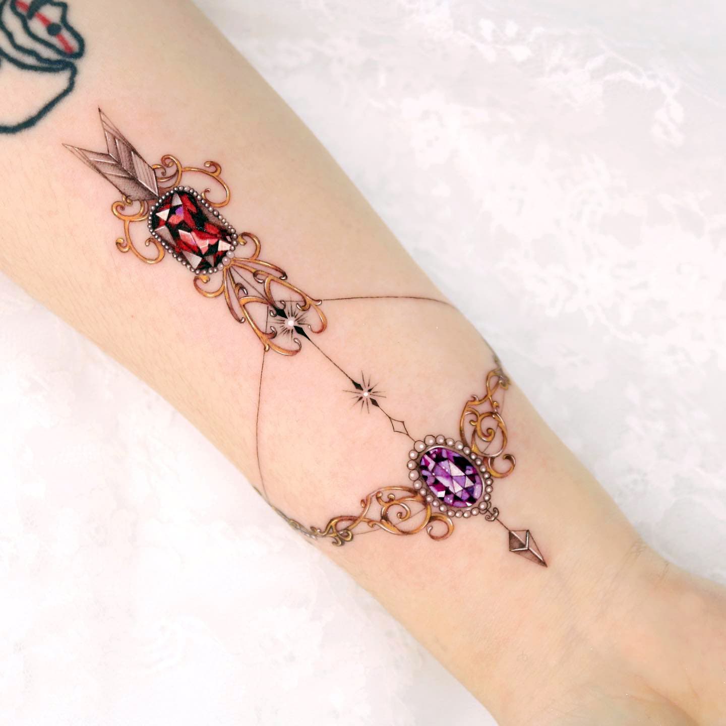 Tatuaje de arco y flecha