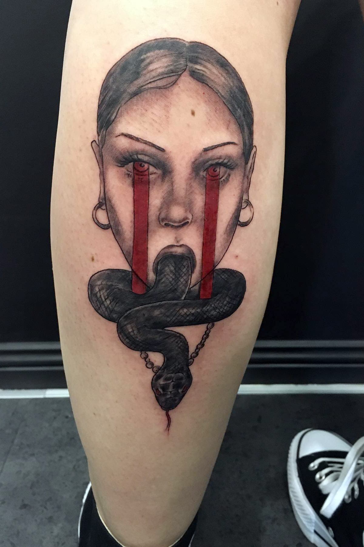 Tatuaje de serpiente demoníaca