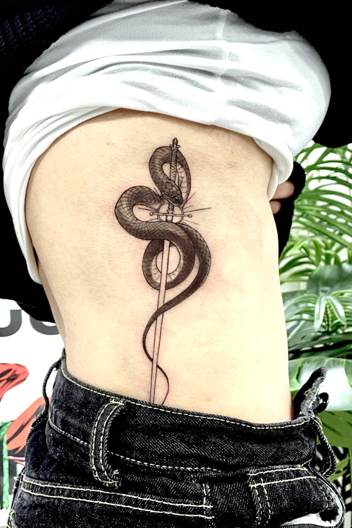 Tatuaje de serpiente lateral 1