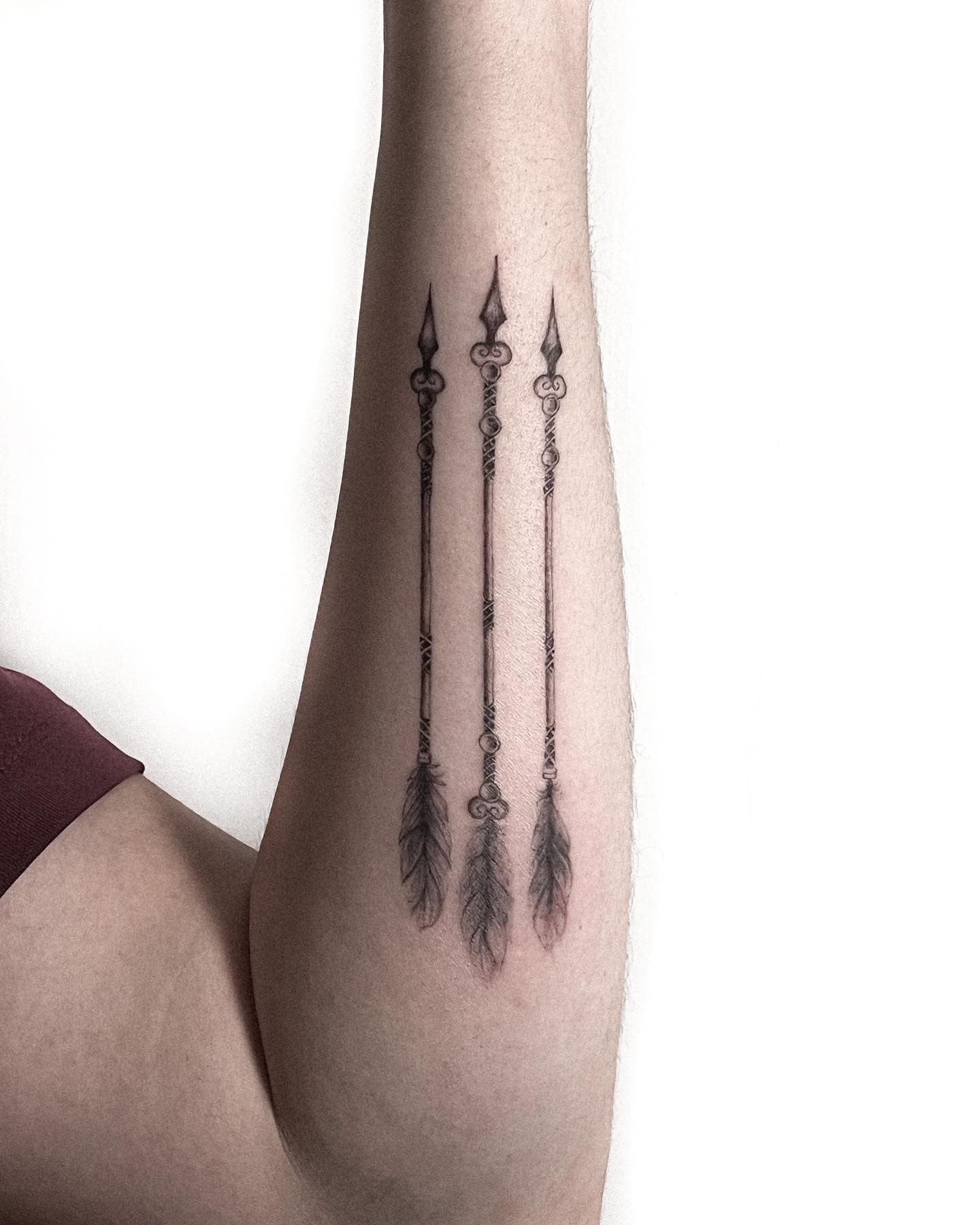 Idea para tatuajes de tres flechas