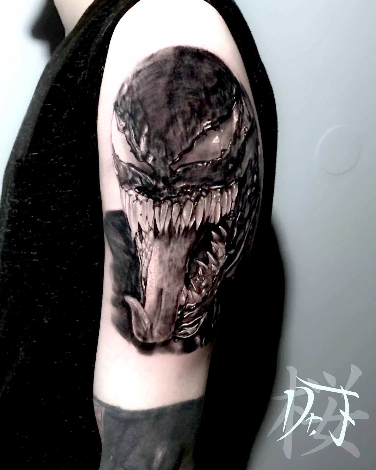 Größenbewusste Venom Tattoos 1