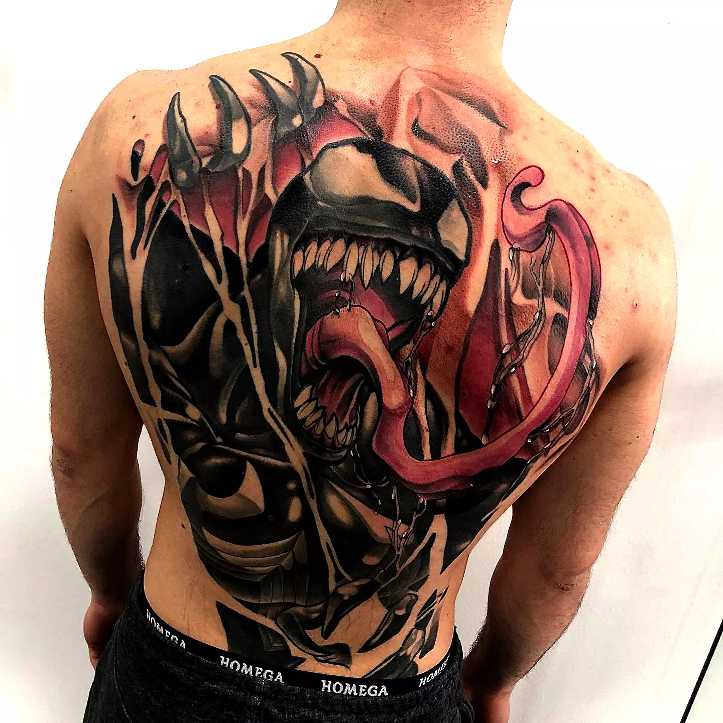 Venom Tattoo auf dem Rücken 1