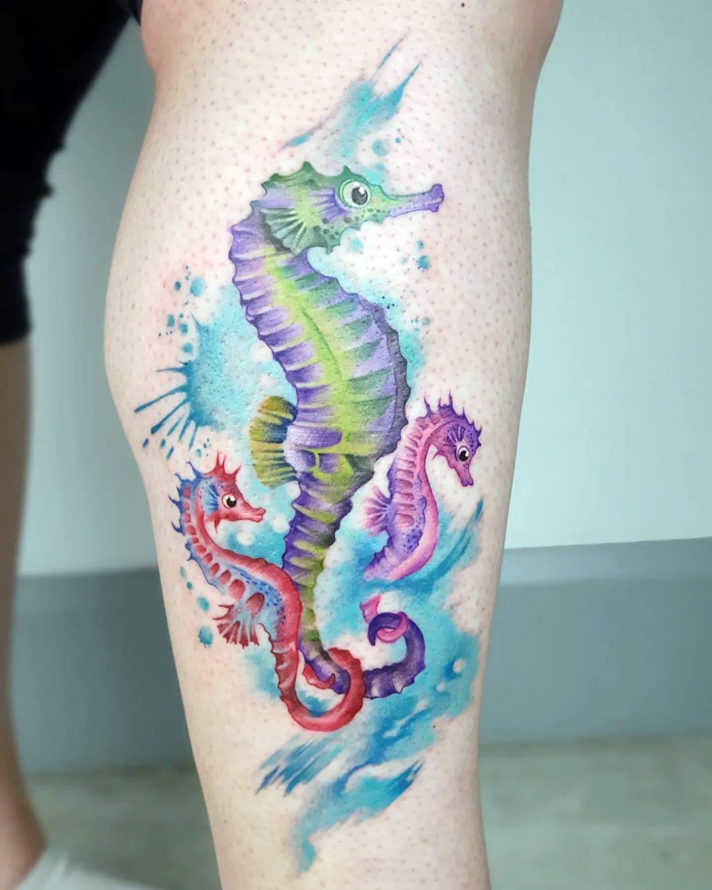 Imágenes de tatuajes de caballitos de mar de colores brillantes