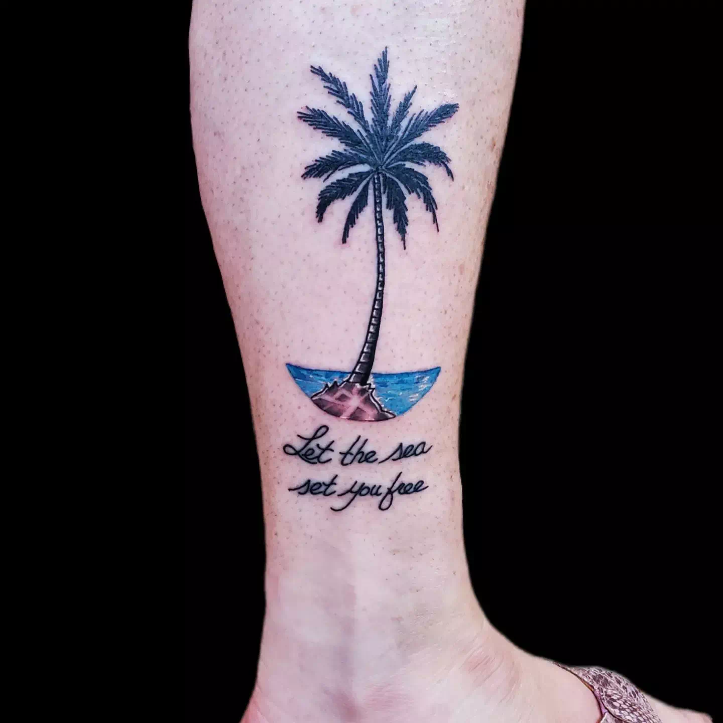Tatuaje de una palmera circular 3