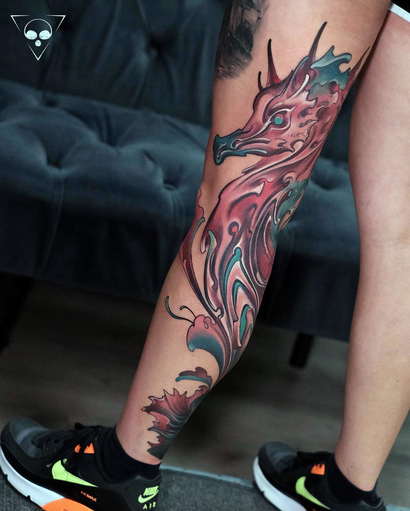 Tatuaje del caballito de mar en la pierna Imágenes de diseño brillante