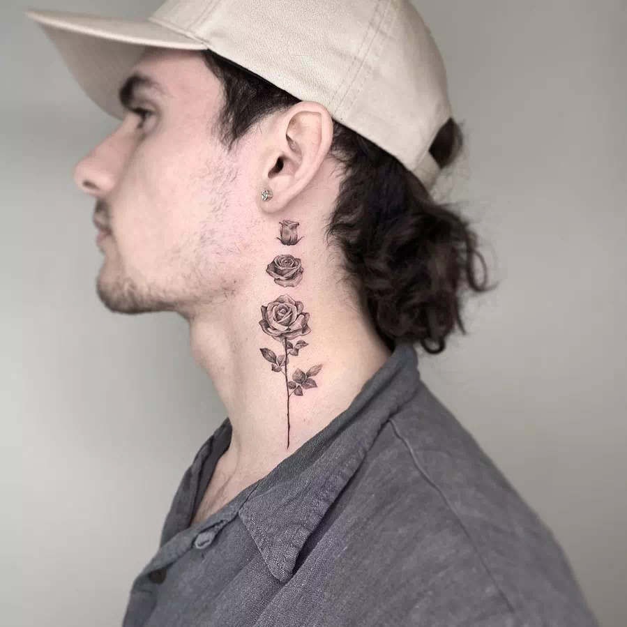 Tatuaje de rosa y flores en el cuello 10