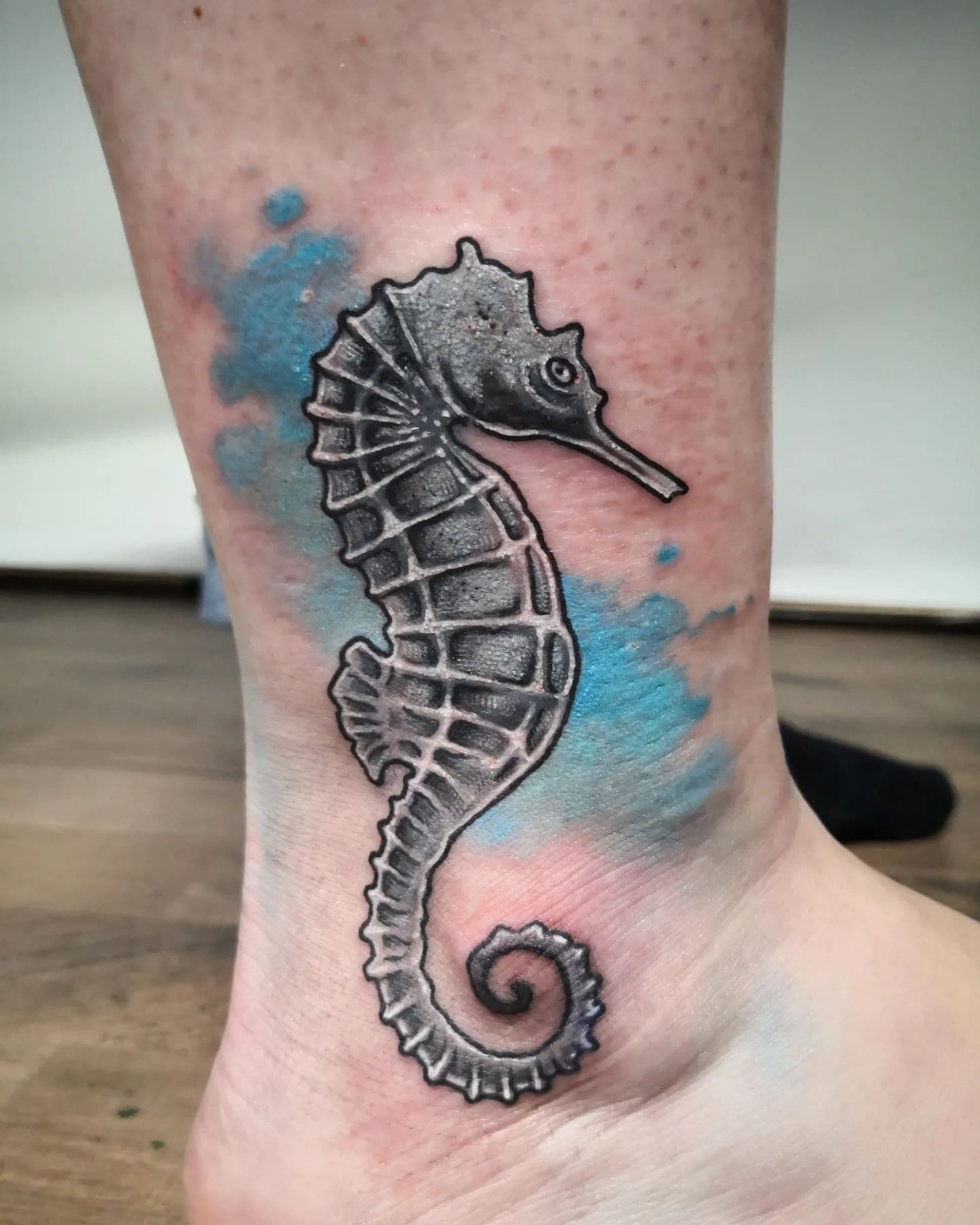 Diseño de acuarela para tatuaje de dragón de mar