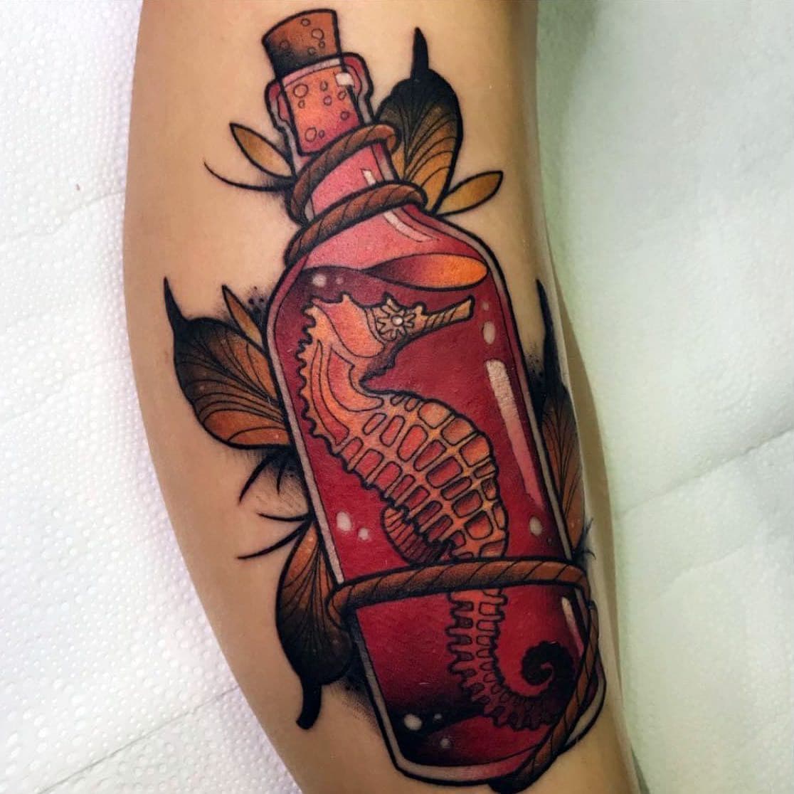 Imágenes de tatuajes de caballitos de mar Diseño en rojo