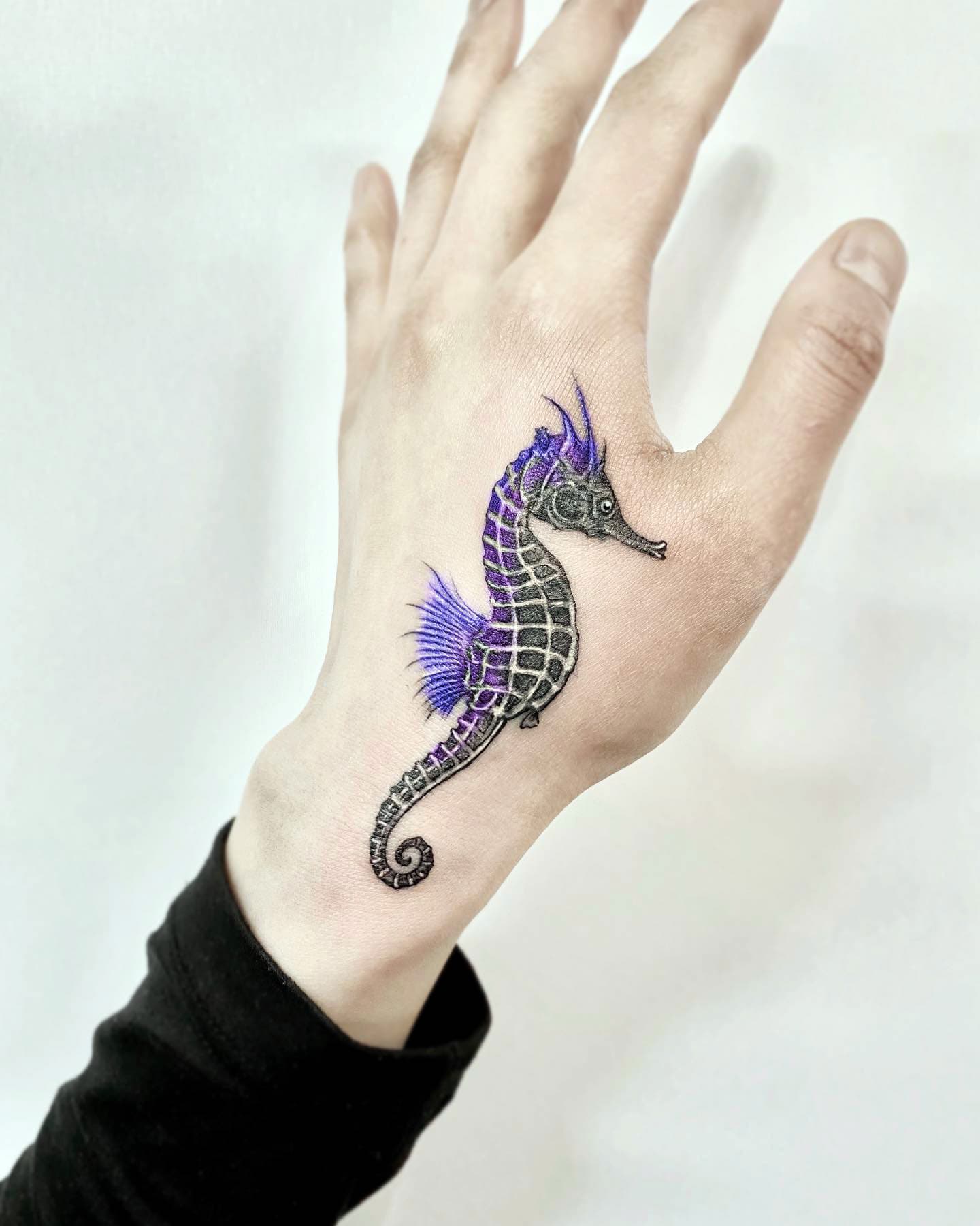 Seahorse tattoo ideas 7