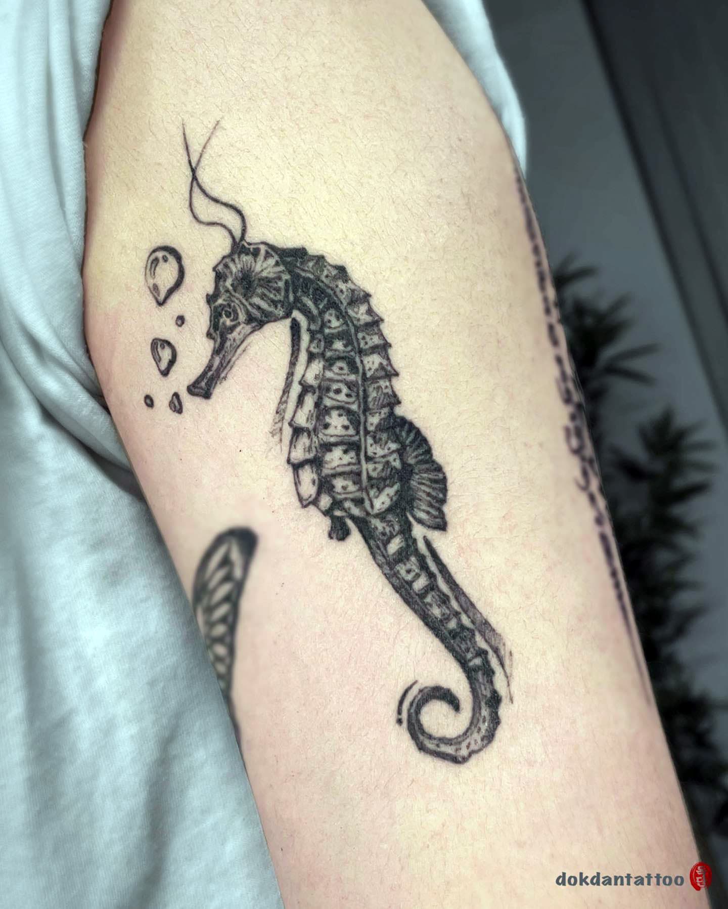 Seahorse tattoo ideas 9
