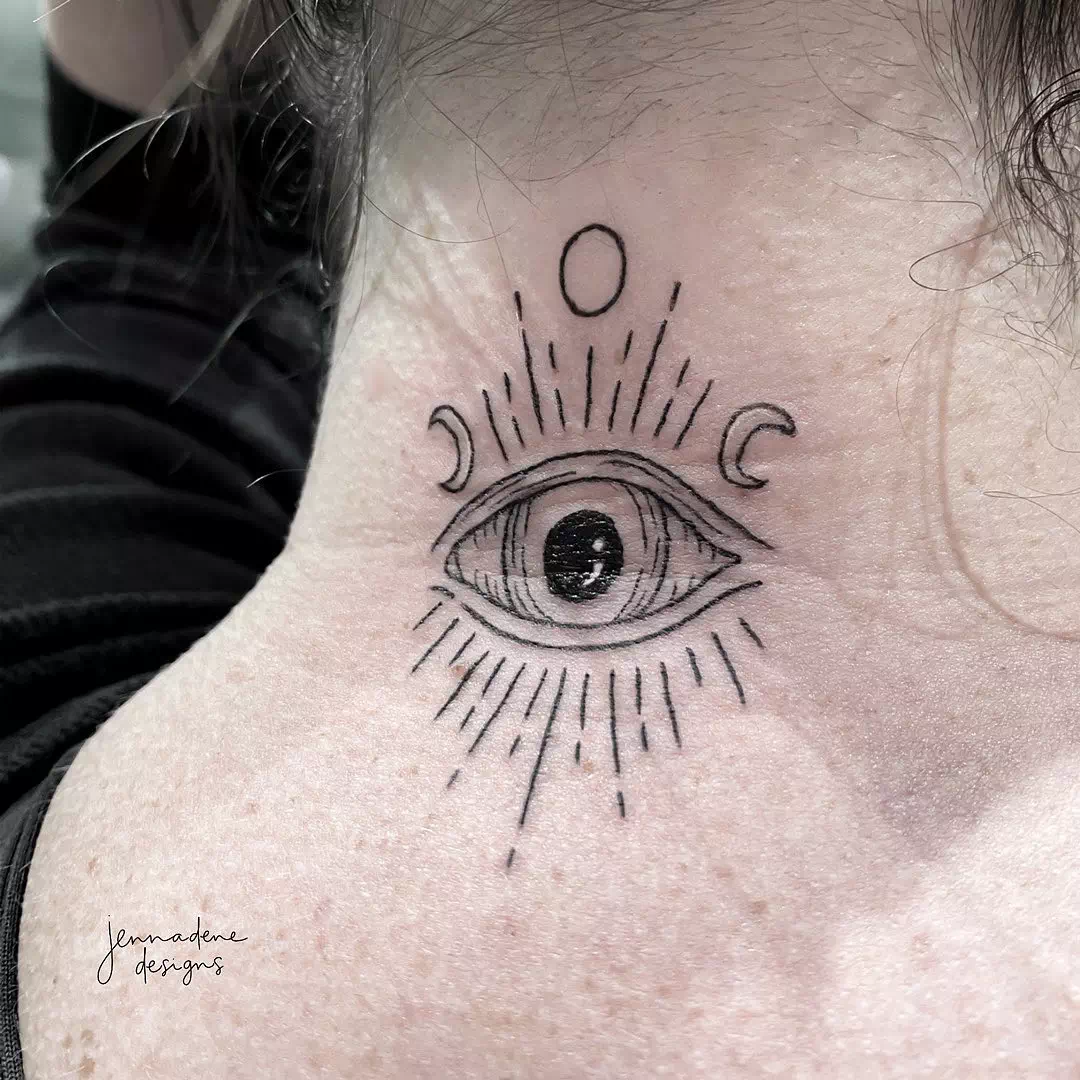 Tatuaje del tercer ojo en el cuello 3