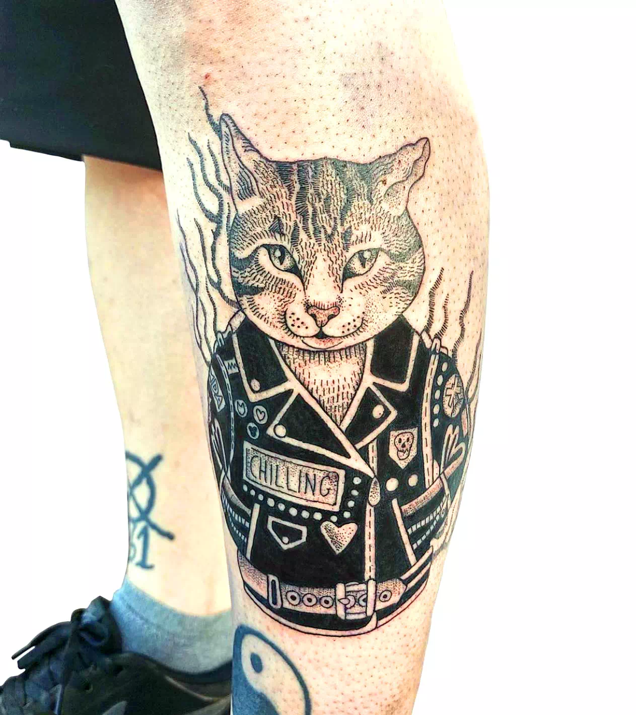 Tatuaje de pantorrilla en la espalda Idea de gato 1