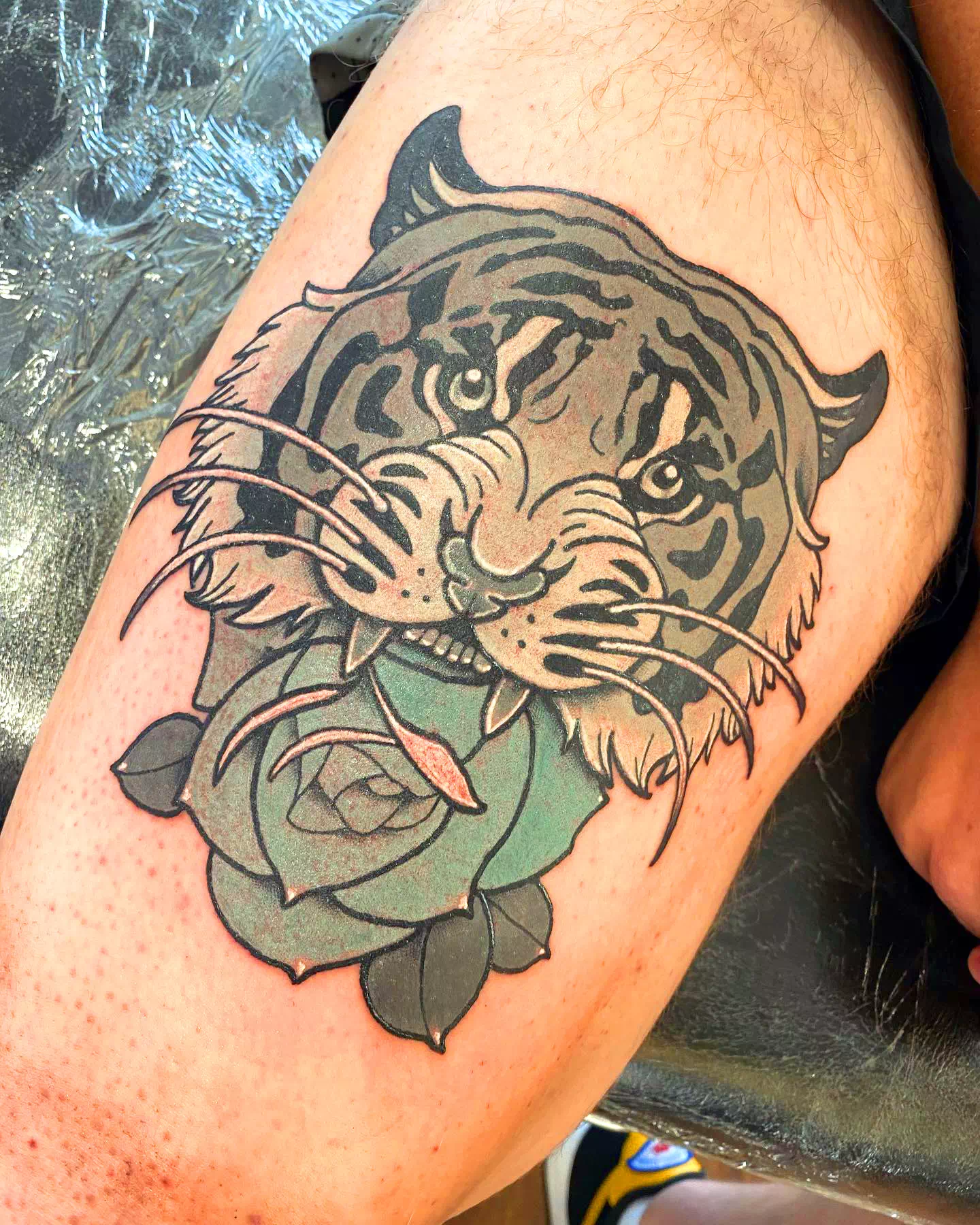 Tatuaje de la pantorrilla del tigre azul 1