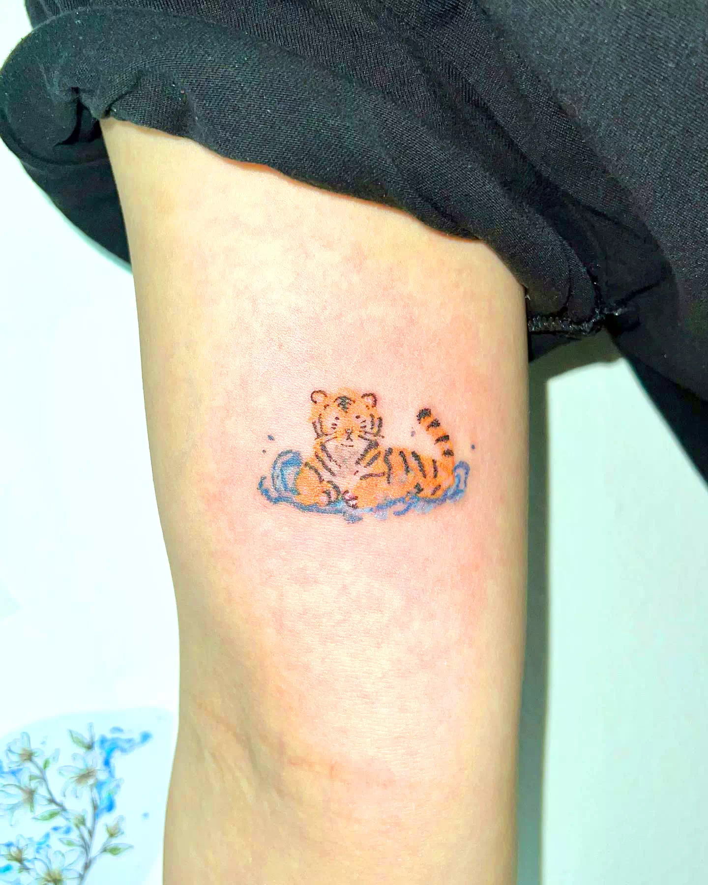Tatuaje de la pantorrilla del tigre azul 2