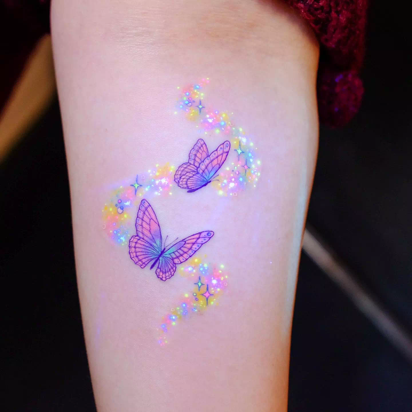 Tatuaje de mariposa que brilla en la oscuridad 3