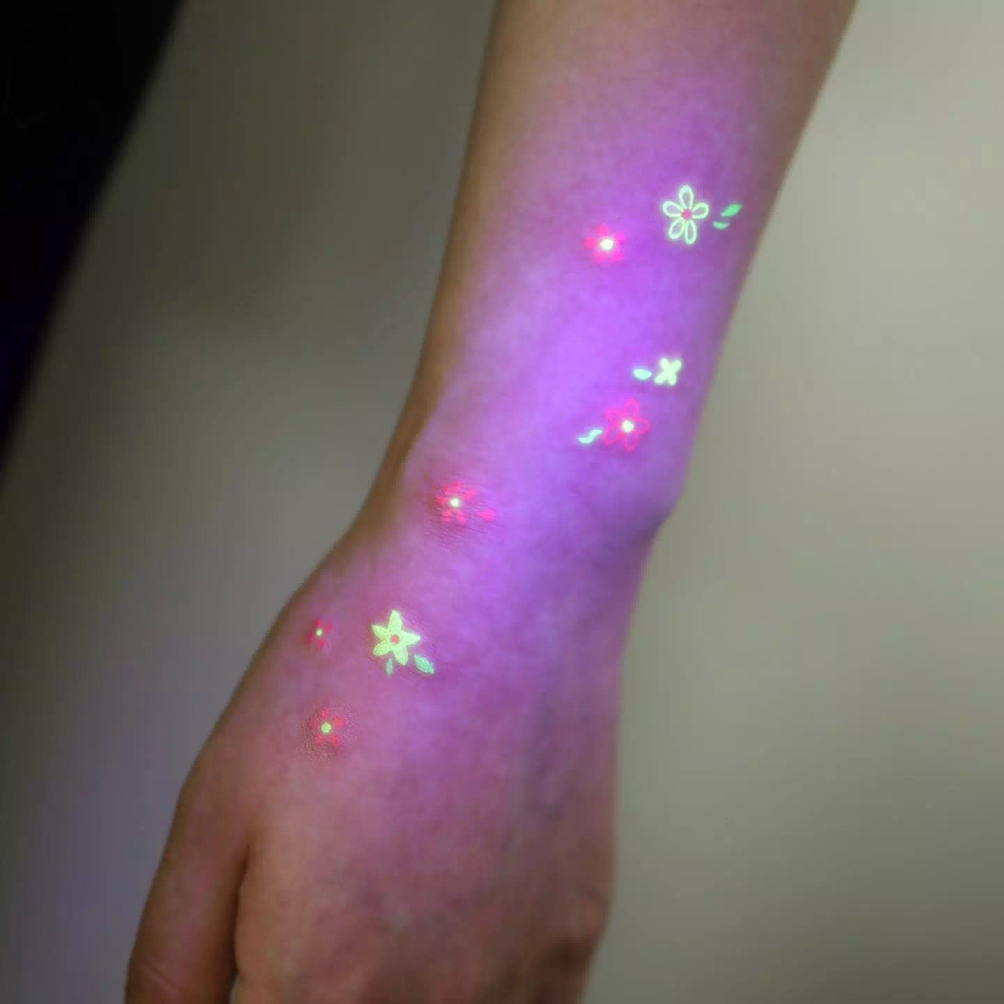 Blumen Glow In The Dark Tattoo 3