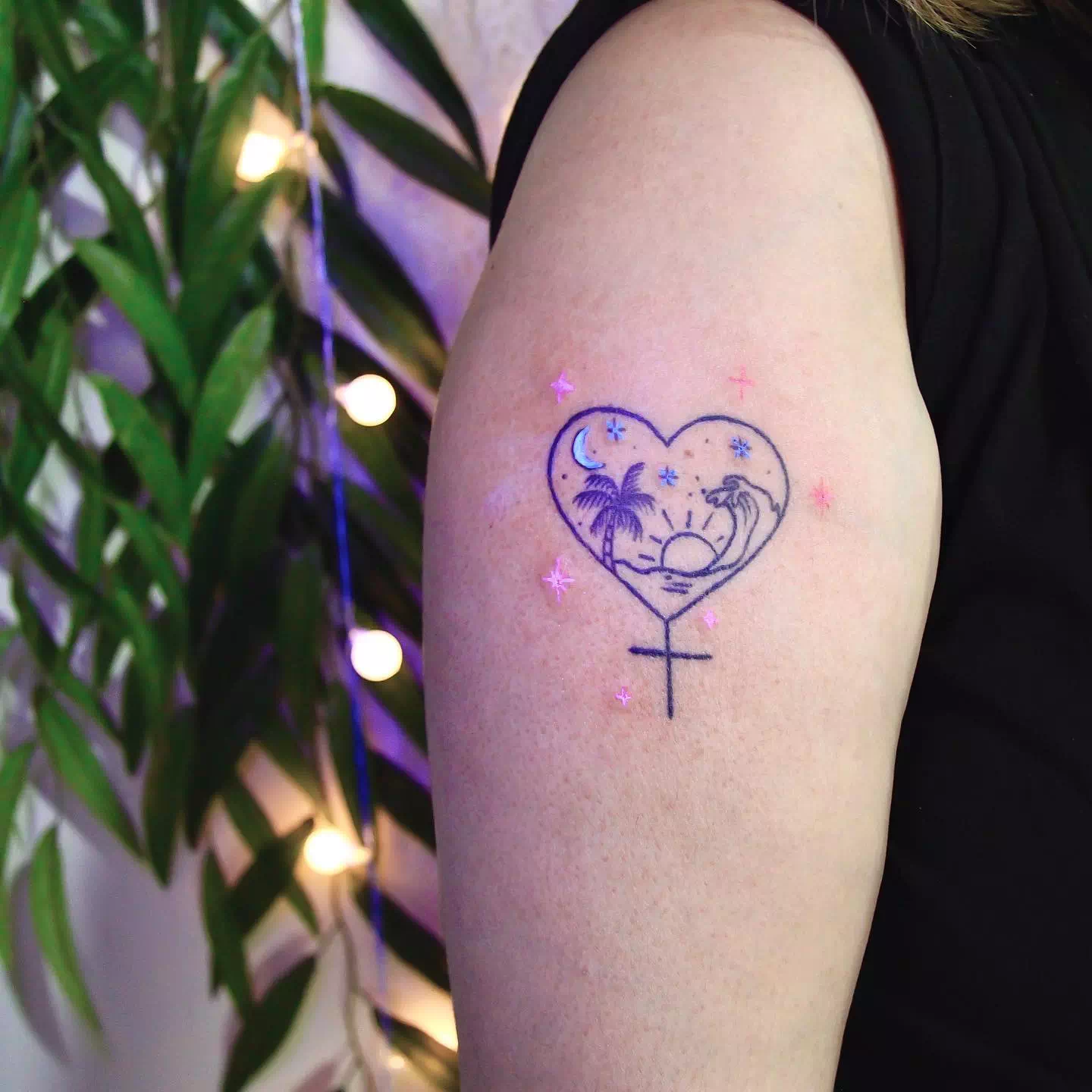 Tatuaje de corazón que brilla en la oscuridad 3