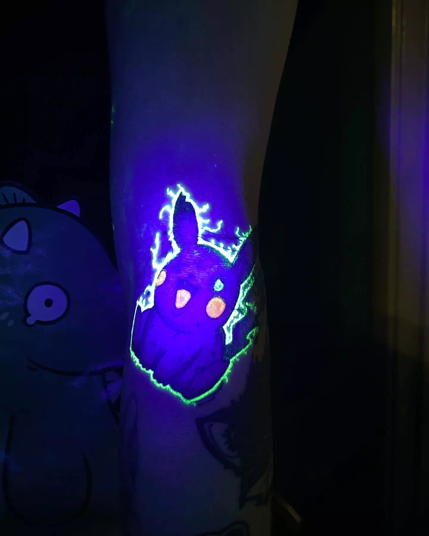 Tatuaje Pokemon que brilla en la oscuridad 1