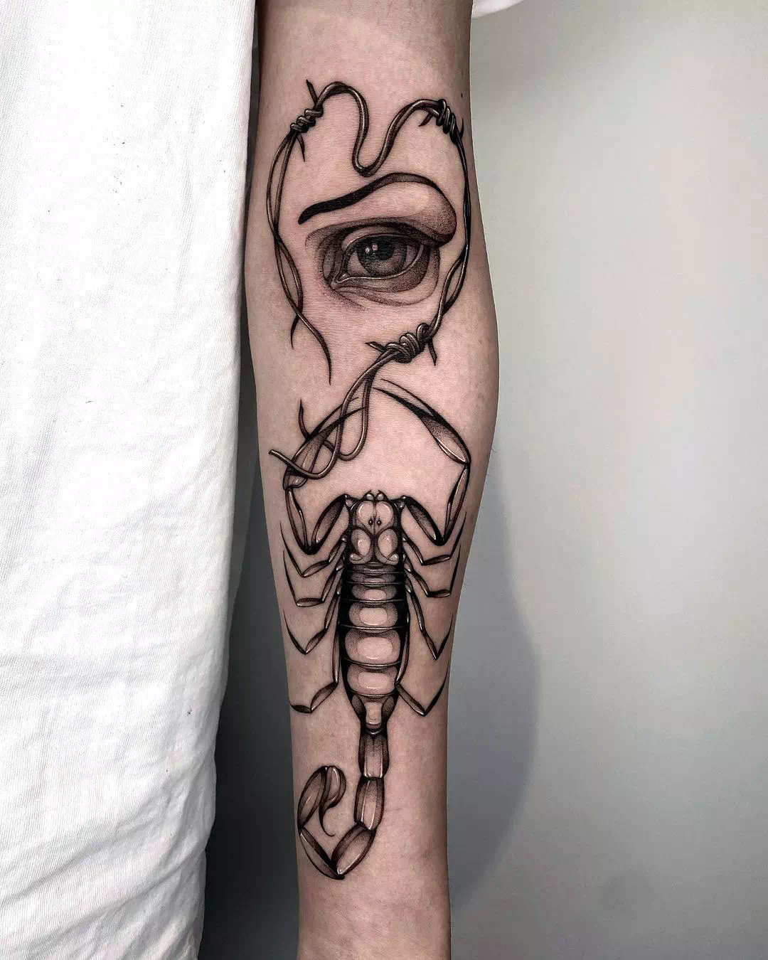 Imágenes de tatuajes de escorpiones sobre el brazo 1