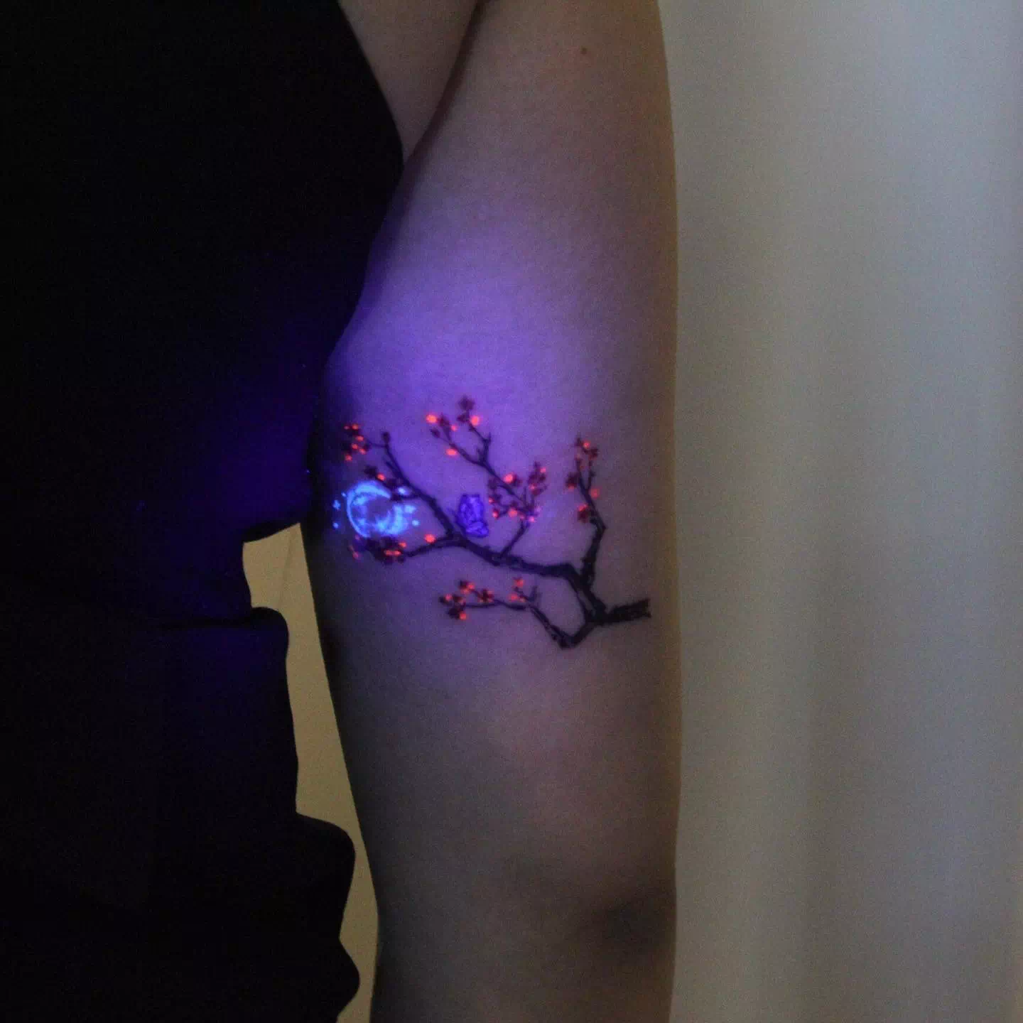 Kleines Glow In The Dark Tattoo 3