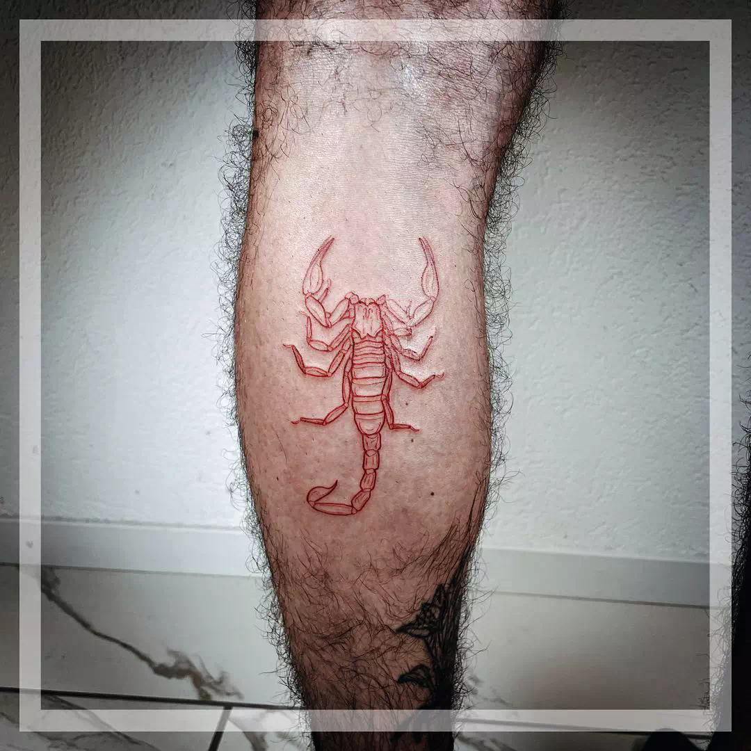 Tatuaje de Escorpio pequeño Tinta Roja 3