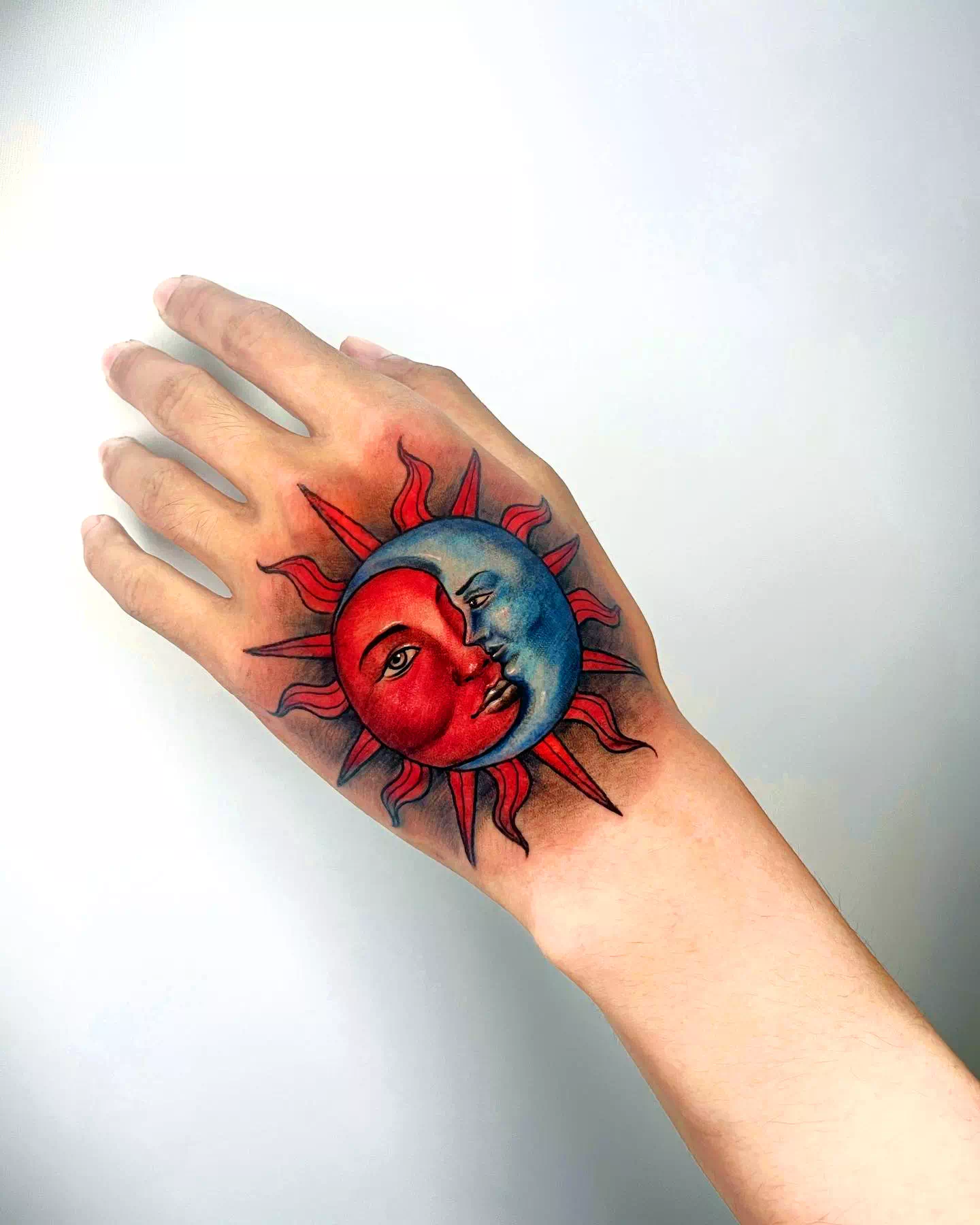 Tatuaje del sol y la luna 6
