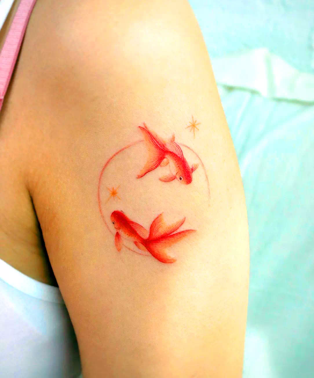 Los mejores diseños de tatuajes de peces koi para mujeres 1
